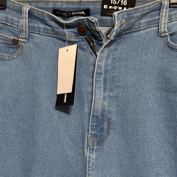 Fashion Nova women’s around the block distressed skinny jeans. NWT size 15/16 - Picture 7 of 7